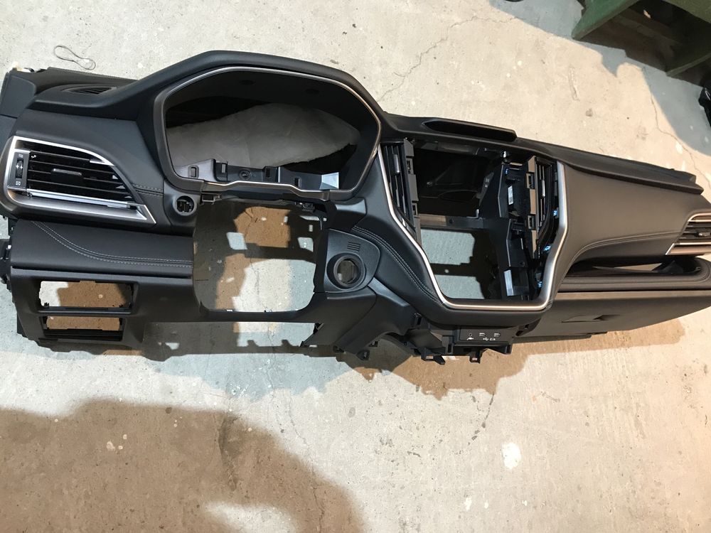 Plansa bord subaru outback 2021