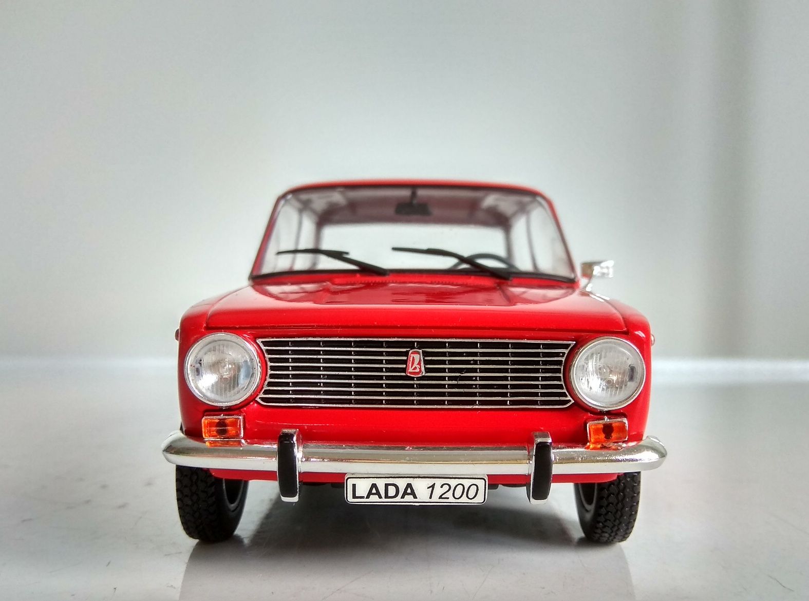 Ретро автомобили LADA 1200  – 1970 г .