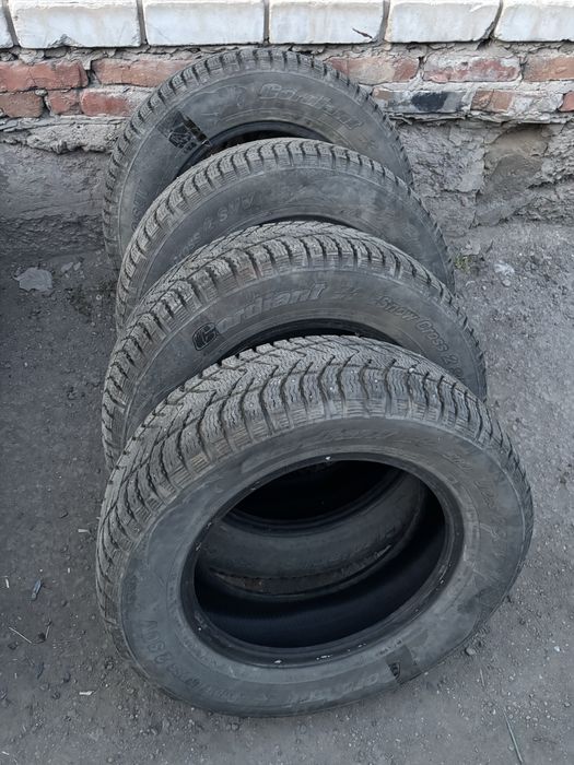 Шины зимние Cordiant 235/65/17 в идеальном состоянии