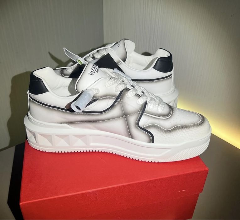 Adidasi valentino garavani