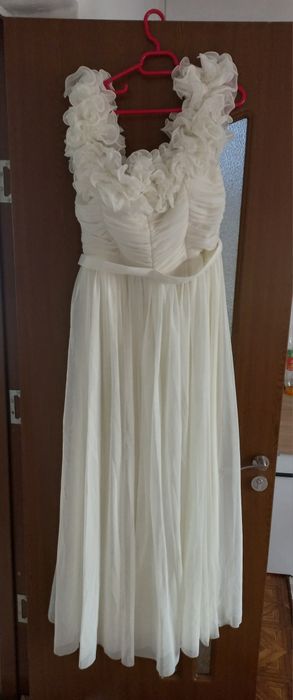 Vând rochiță în stare impecabilă