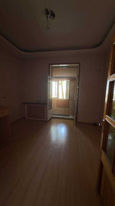 Срочно продаётся 2 комнатная квартира рядом с беш козон. Зур локация.