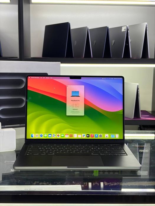 Macbook M3 Pro Space Black