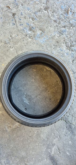 2 anvelope iarna Pirelli 245/30/20.Pretul este pe bucata.