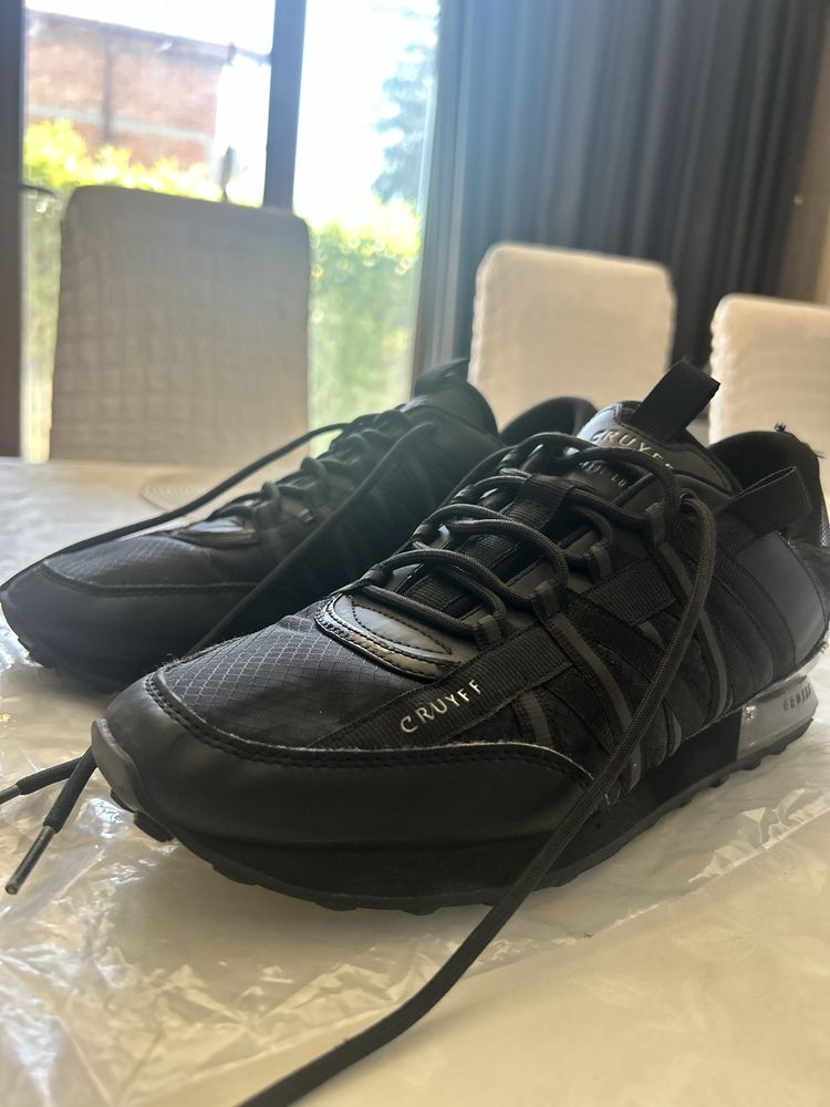 Продавам обувки Cruyff Fearia!