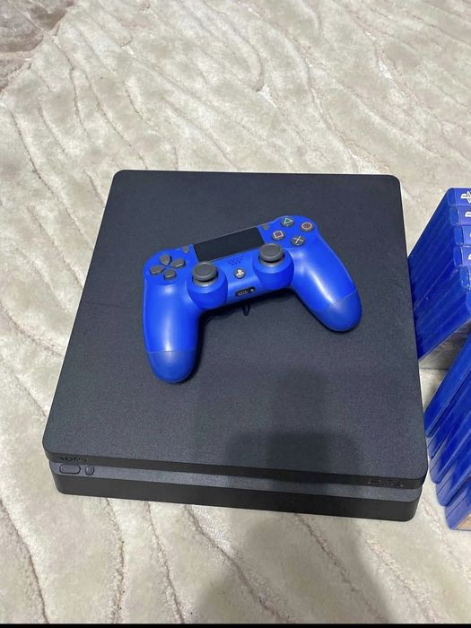 Vand ps4+11 jocuri