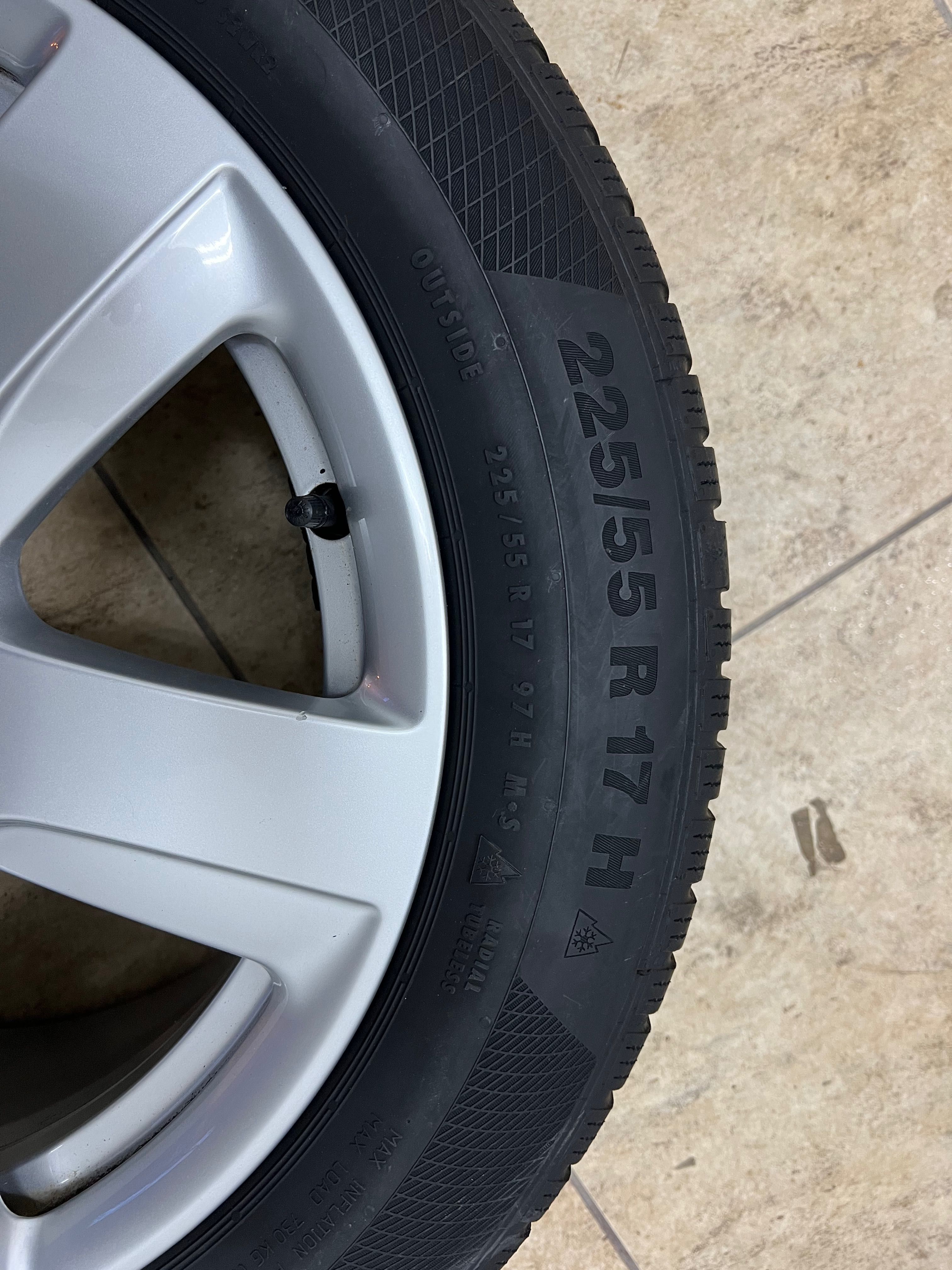 Зимни гуми нови с джанти за Ауди А6 225/55 17