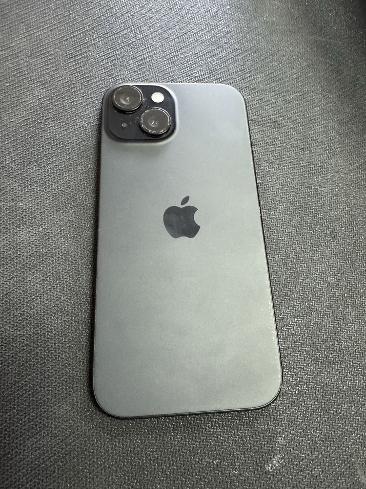 iPhone 15 128gb - заключен с iCloud, в отличен външен вид