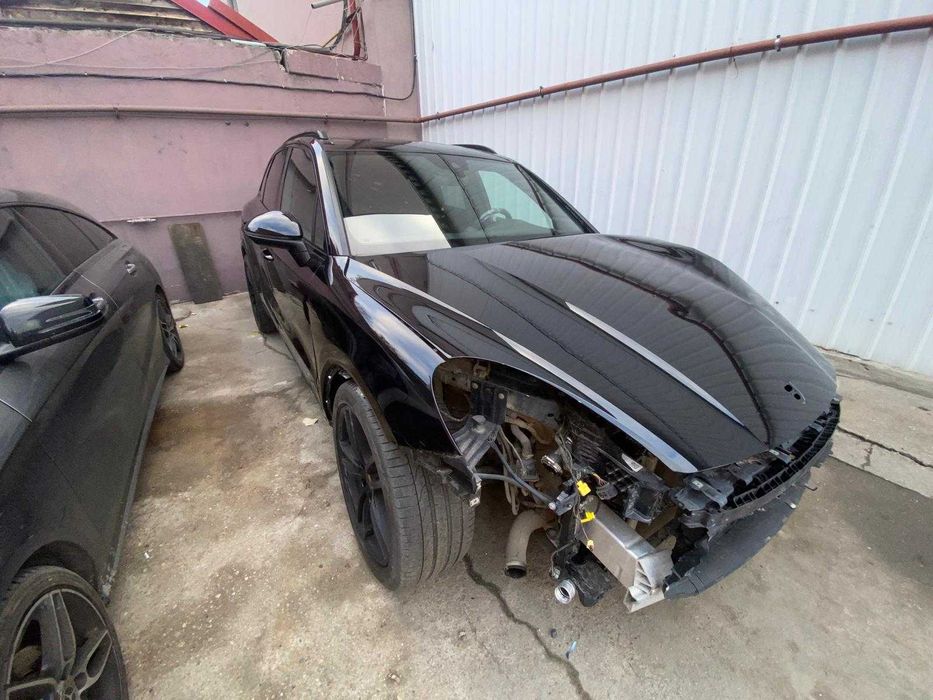 porsche cayenne 2018 AVARIAT