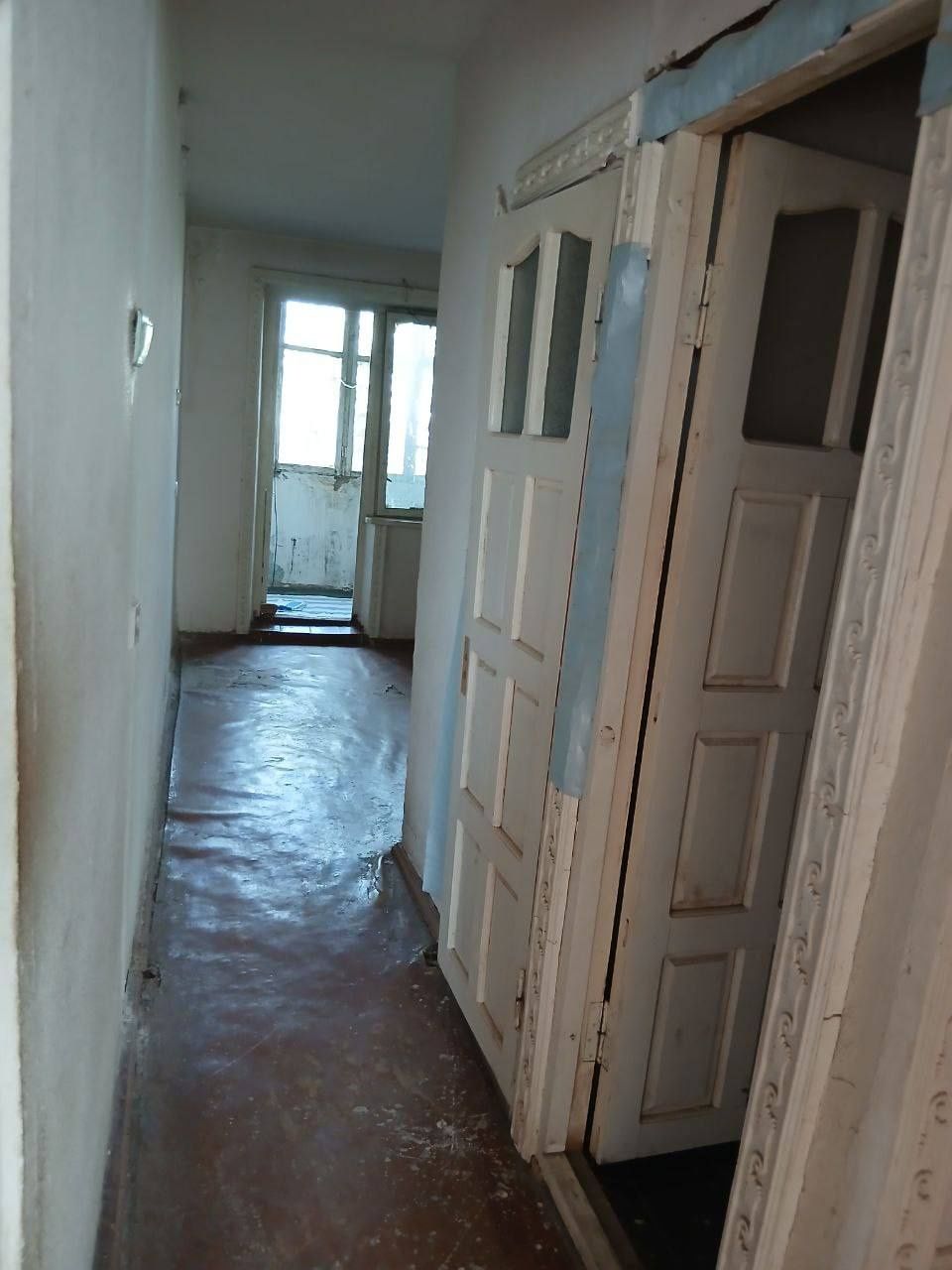 4хоналик 4каватда  шарк2 сотилади