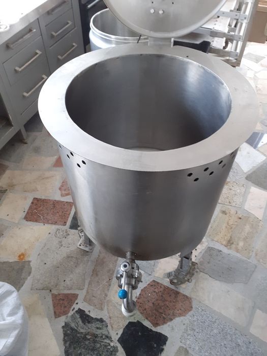 Vând răcitor de lapte PANASONIC de inoxu dublu capacitate 100 de kg.