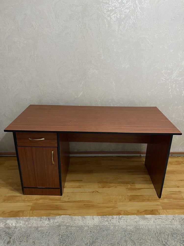 Срочно продам стол