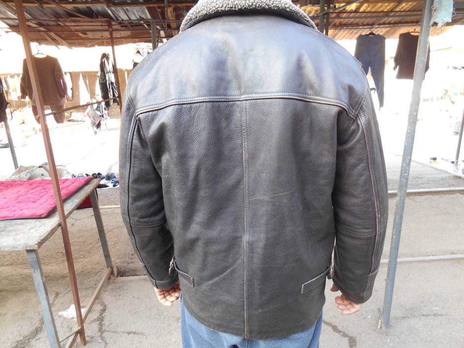 Мужской Куртка  Кожа.Меха Натурал.100%. Раз-52..Б/у