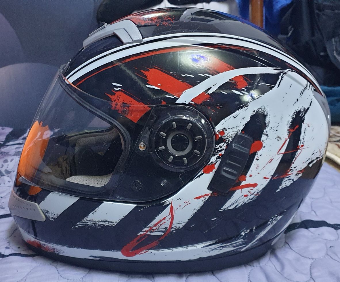 Продаётся Мотошлем "Racer"