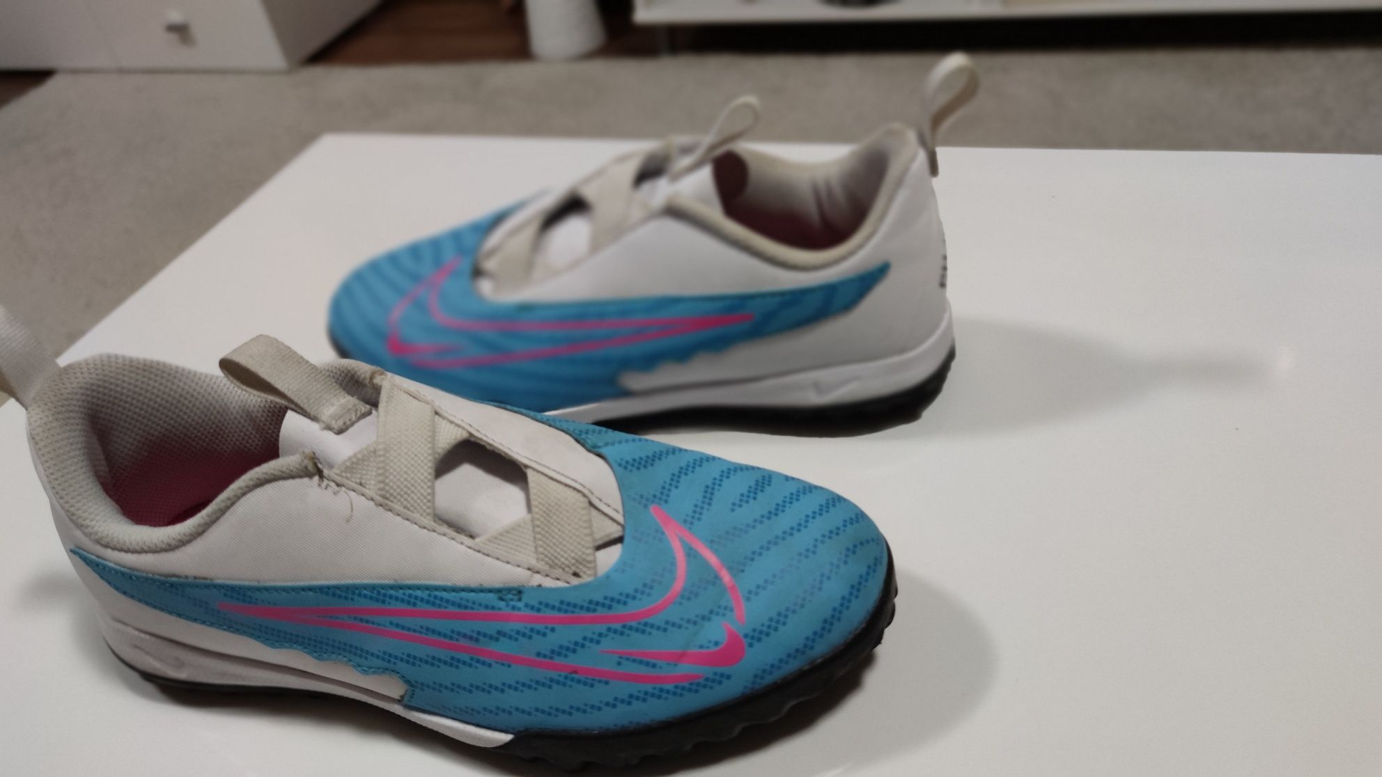 Детски стоножки за изкуствена трева Nike Phantom GX Academy Junior