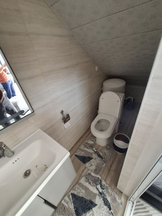 Срочно Продаётся 2 х этажный  дом в центре !!
