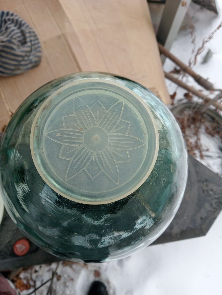 Бутыль стекяный.