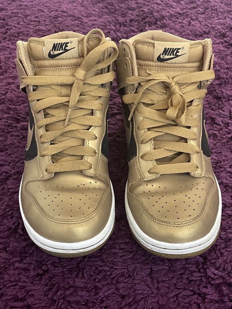 Nike dunk high “Metalic gold”