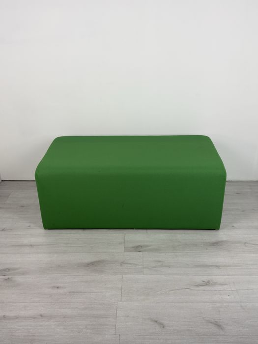 Зелен табуретен стол с висококачествена тапицерия обзавеждане