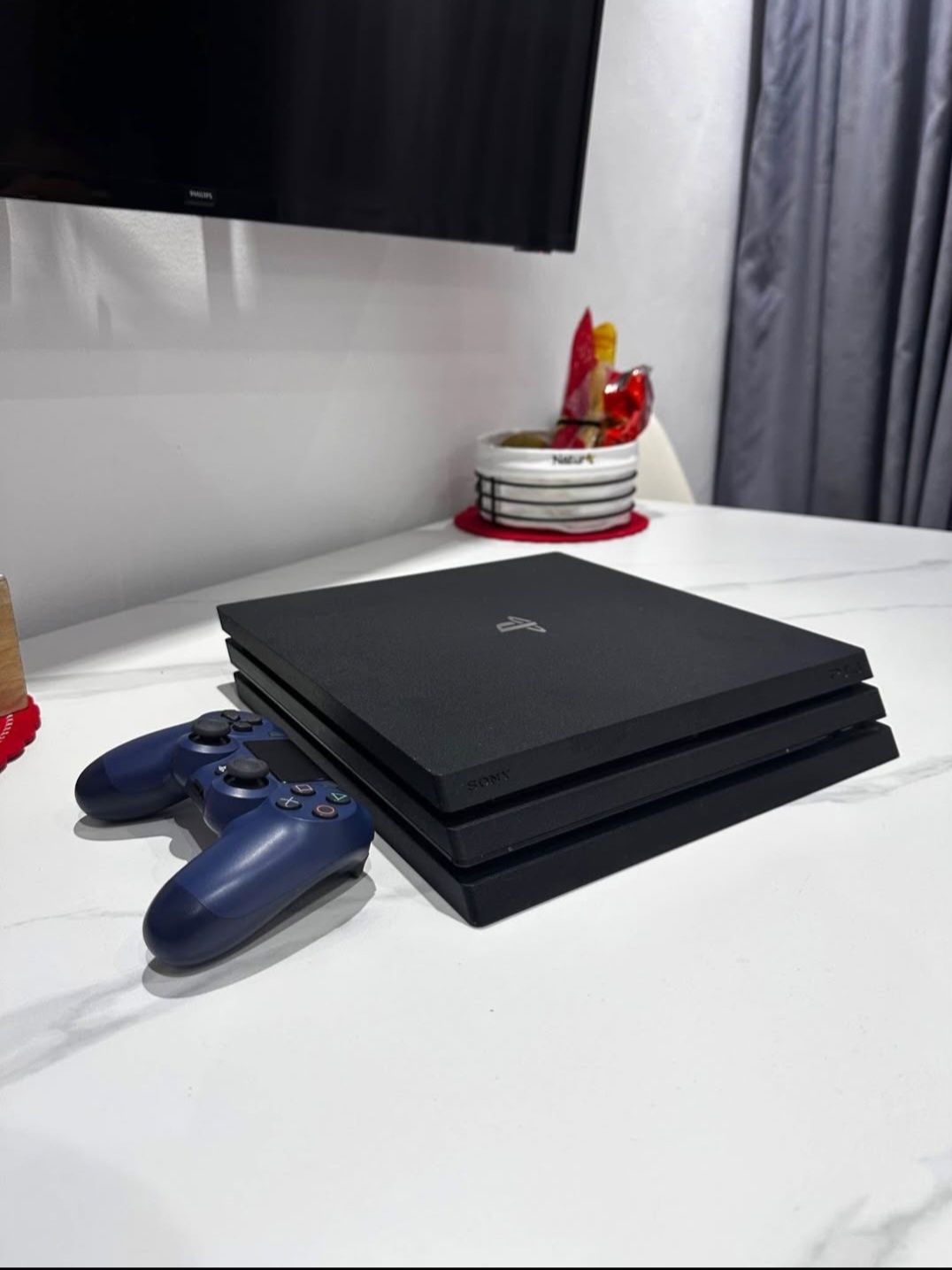Playstation 4 Pro 1TB + 2 Controllere