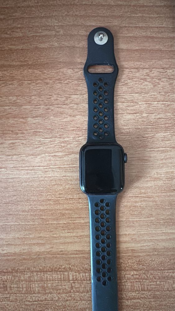 Apple Watch SE в хорошем состоянии