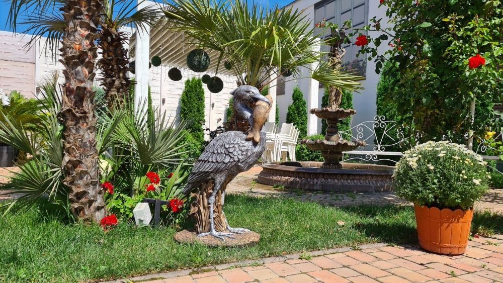 Ornament,ornament de gradina,statueta beton,Cocostarc cu peste