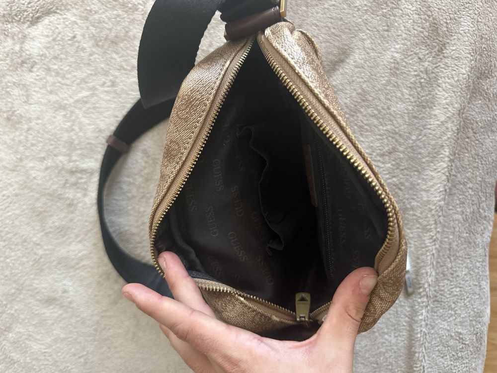 Чантичка Guess добро състояние
