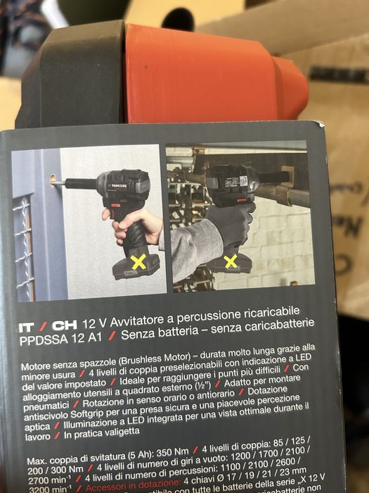 Autofiletanta cu percutie 12v si impact si cadou o trusa de burghie