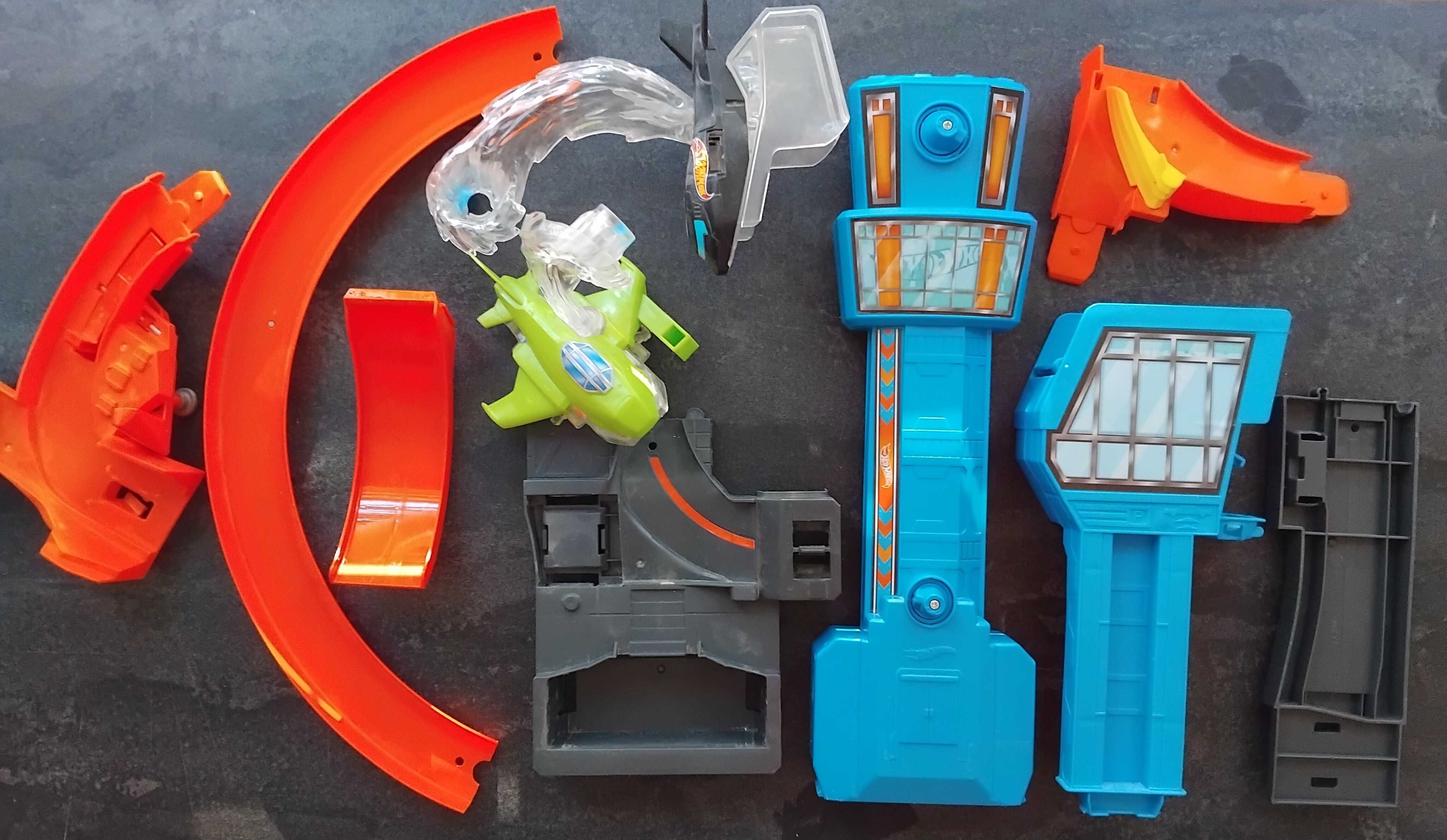 Части от Конструктор Hot Wheels City „Ptero Port Attack“ Playset