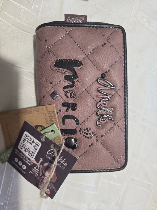 Ново дамско портмоне Анеке