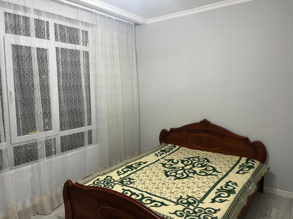 Спальни кровать и камод