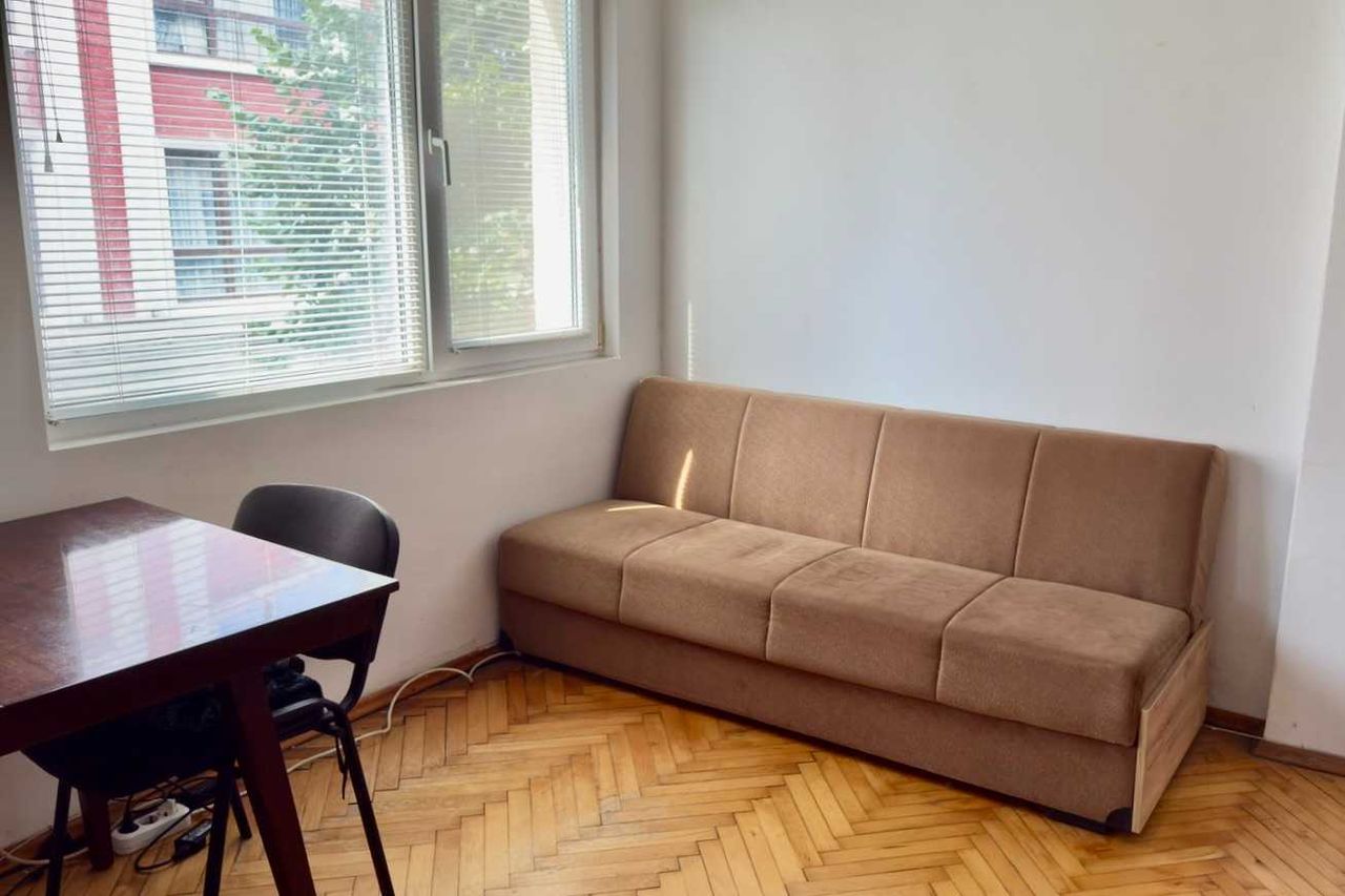 Дава се под наем Двустаен апартамент в Варна, Център - 56 кв.м за 450 € - Снимка #3