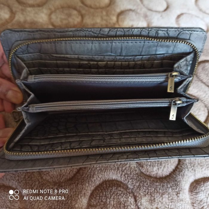 Продавам запазен комплект дамска чанта и портфейл Penelope&Monica Cruz