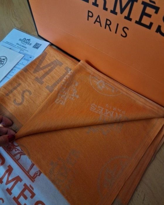 Set dama( geanta +esarfa),cureaua detasabila umăr, saculet, etichetă