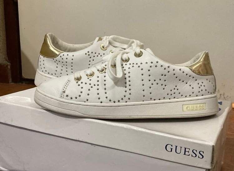 сникърси Guess