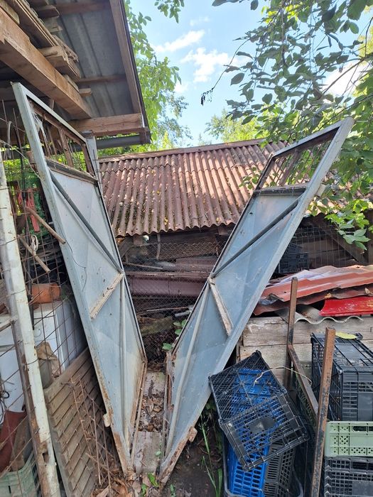 Uși metalice pentru garaj.