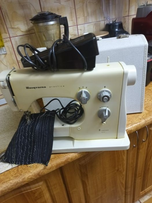 Mașini de cusut electrice