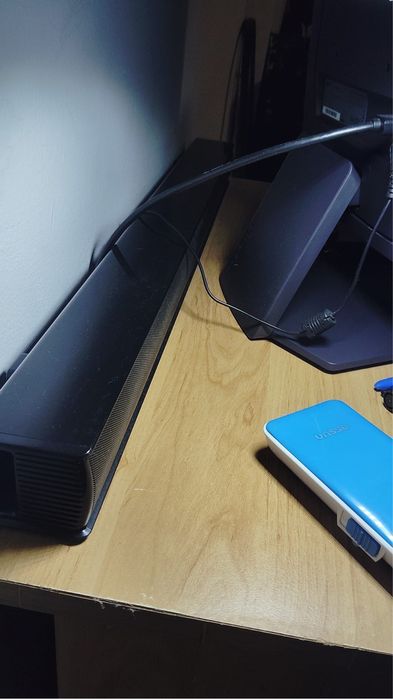 Pachet pc, monitor curbat, tastatura, mouse și bară de sunet