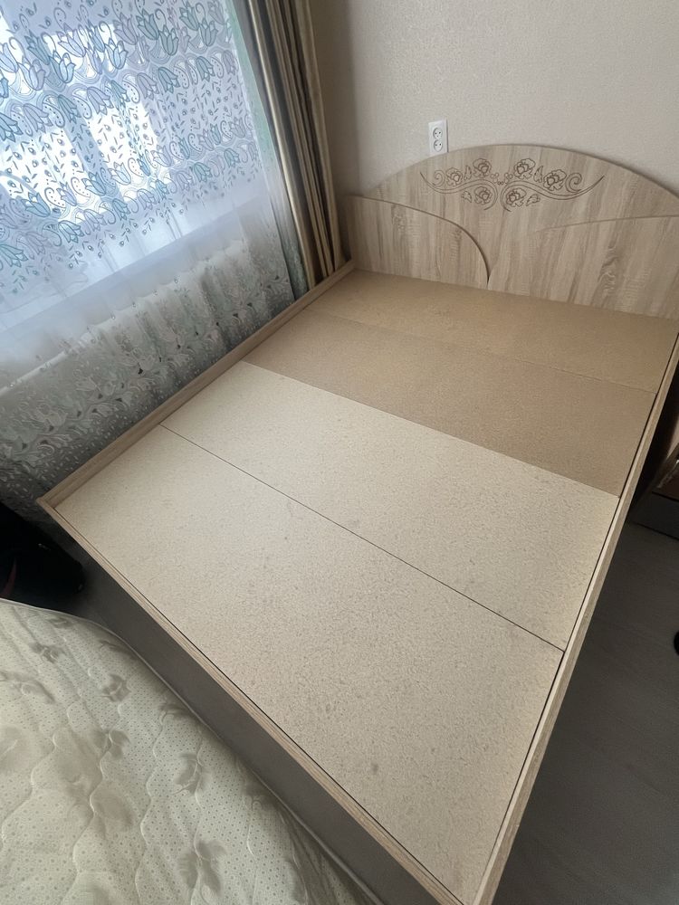 Продам двуспальную кровать