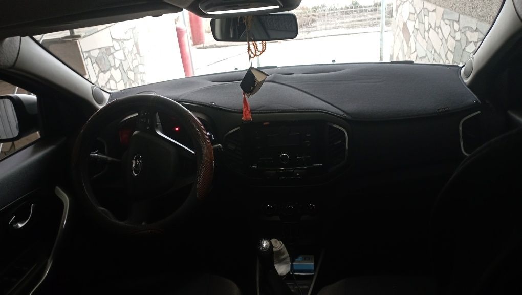 Lada Xray cross crasover sotiladi o'zimniki 4 ta zimniy baloni bilan