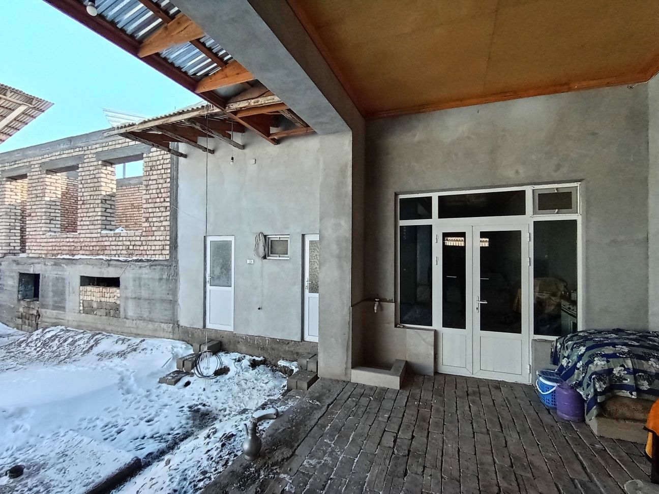 8sotikli hovli arzonga sotiladi