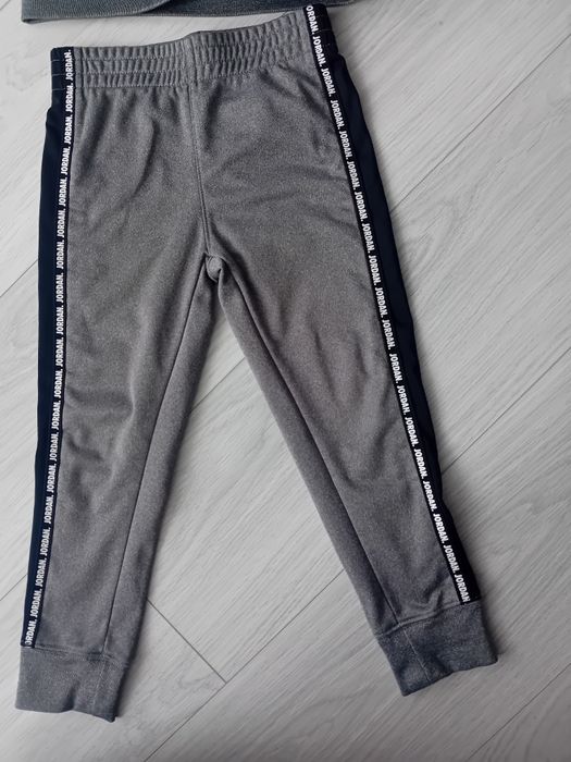 Комплект Найк 104-110 цена 25лв