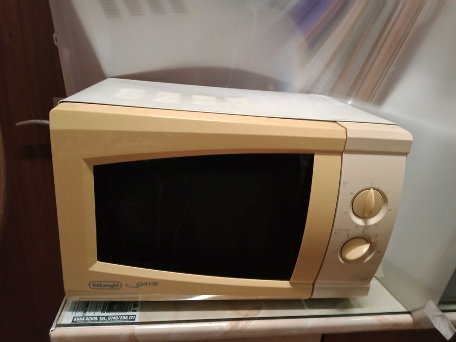 Cuptor cu microunde DeLonghi
