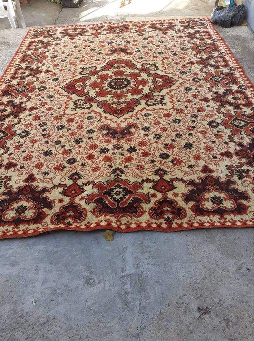 Продвавам запазен персийки килим