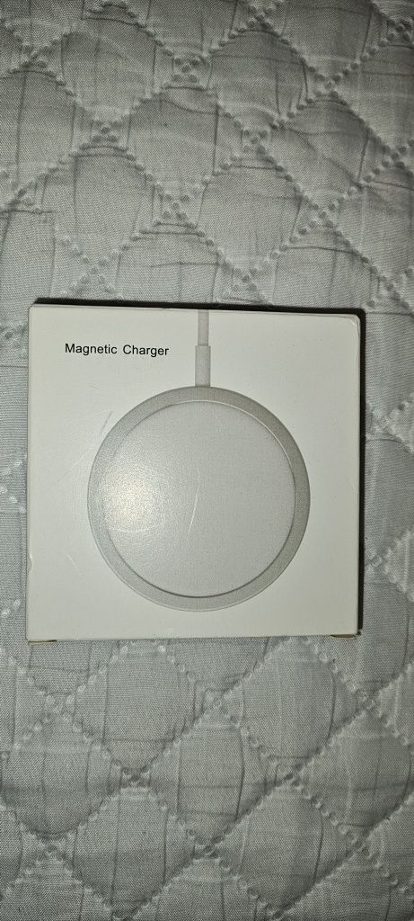 Vând Magnetic Wireless Charger  cu mufă Type-C ,nou!