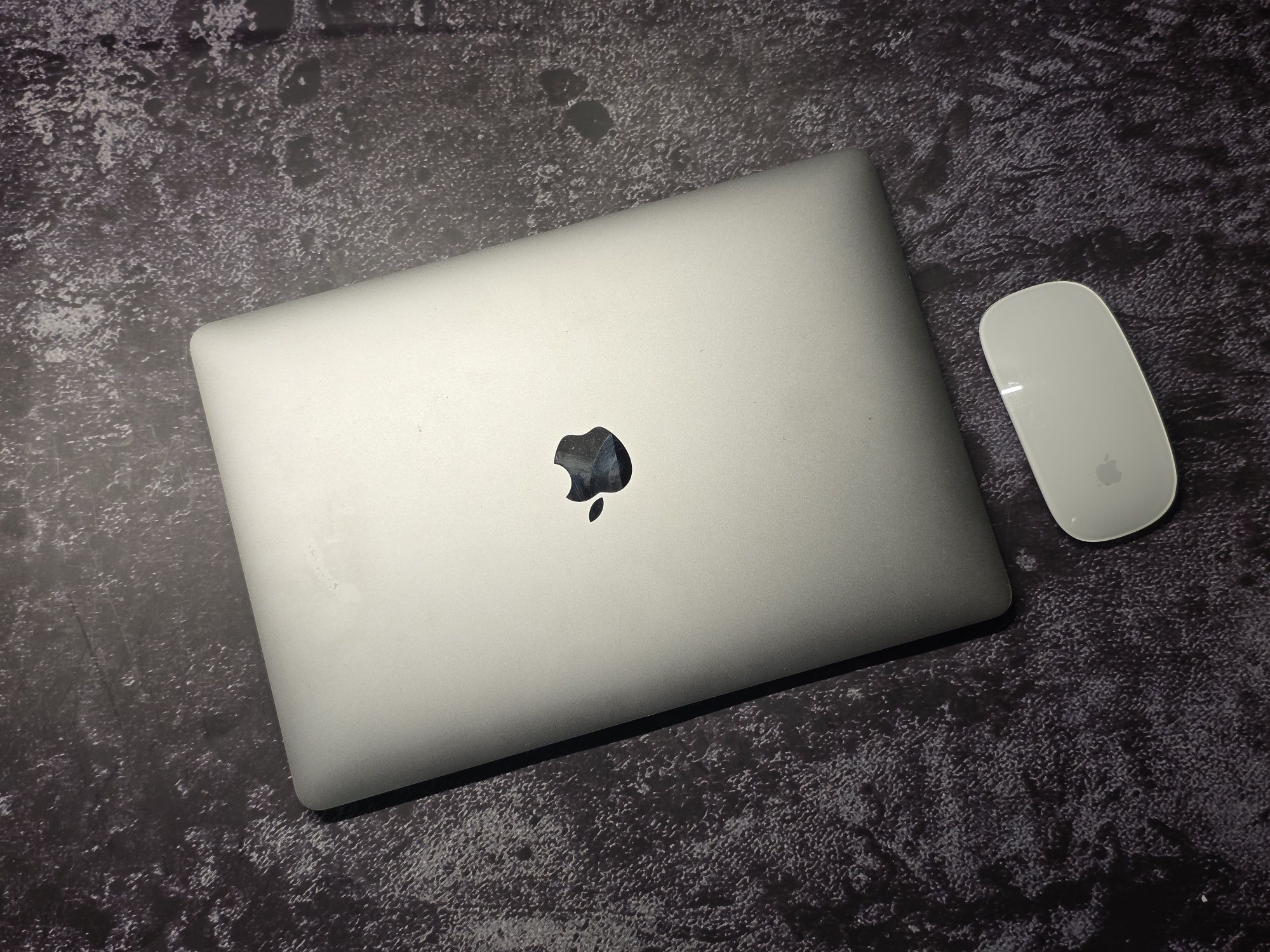 MacBook Air 2019 grey