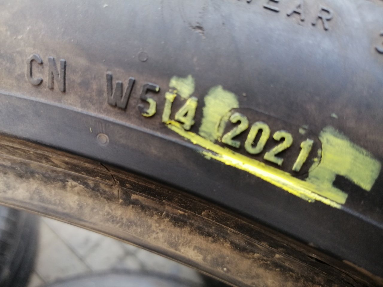 275 40 21 pirelli