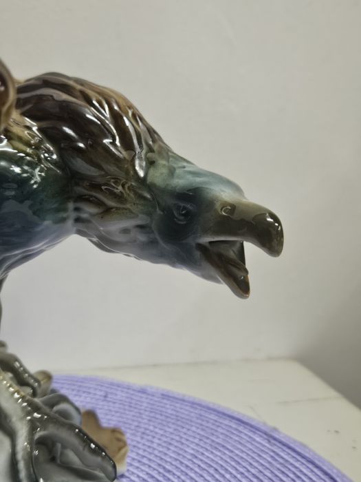 Порцеланова Фигора на  орел.