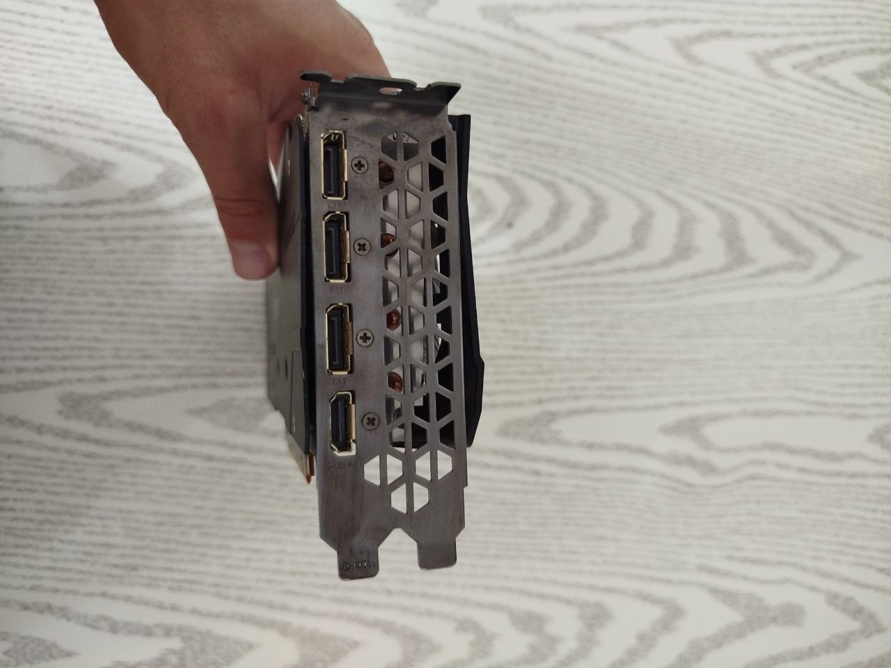 Продаётся RX 5700XT