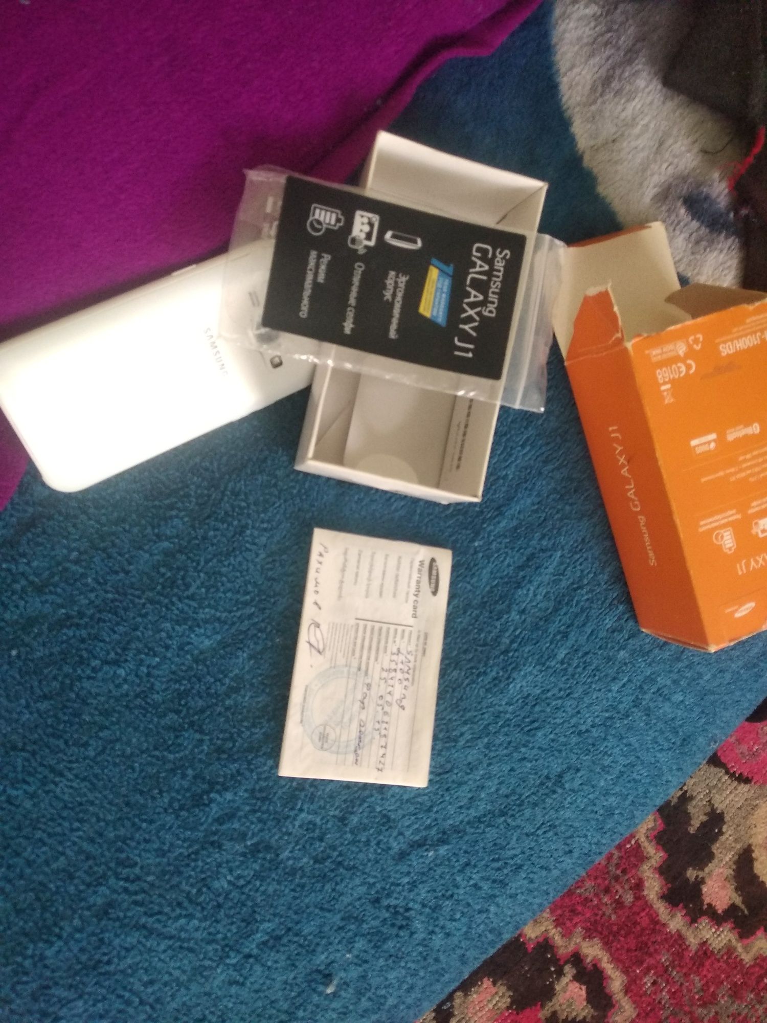 Samsung J 1 zudlik bilan sotiladi birqol telfon